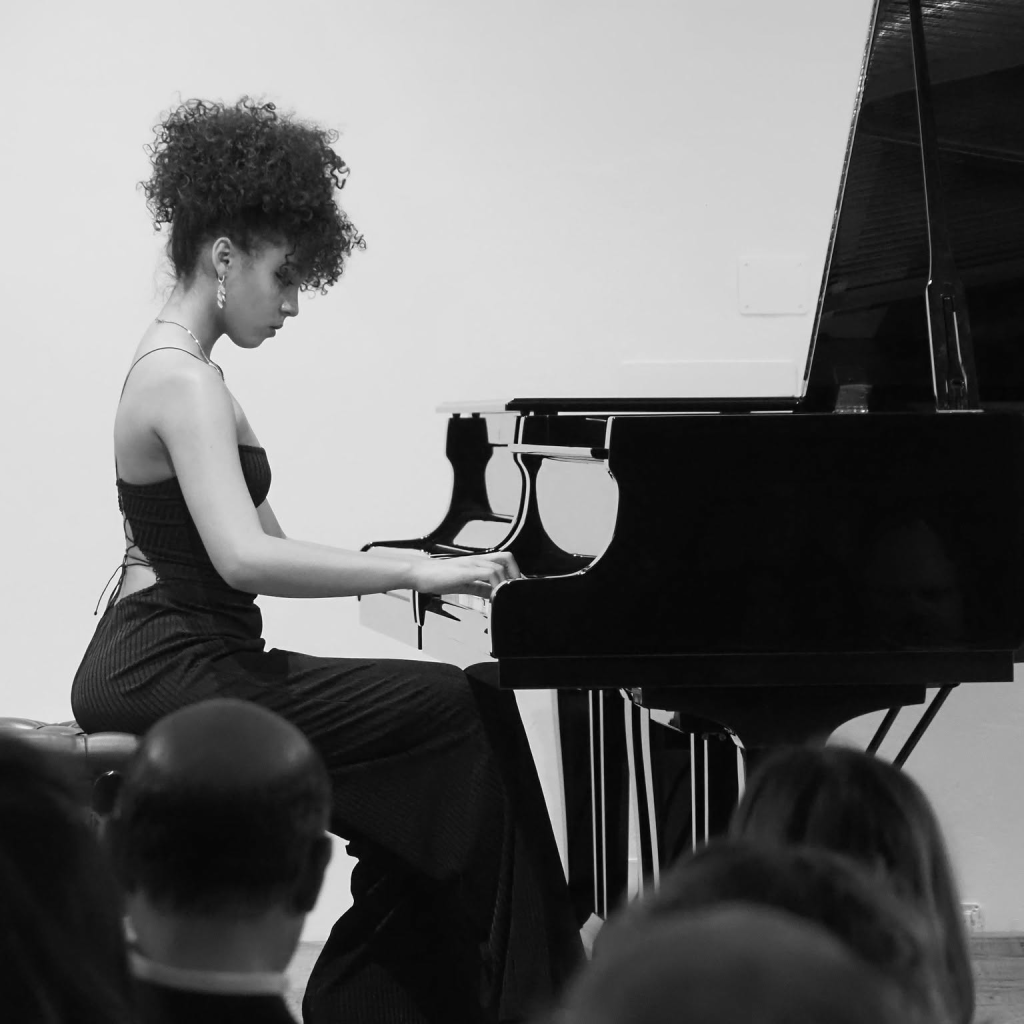 Emilia Elisabeth Riccio at the piano