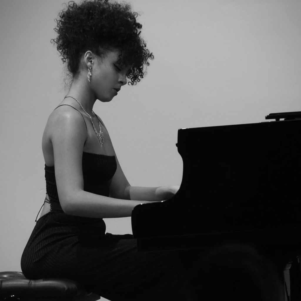 Emilia Elisabeth Riccio performing
